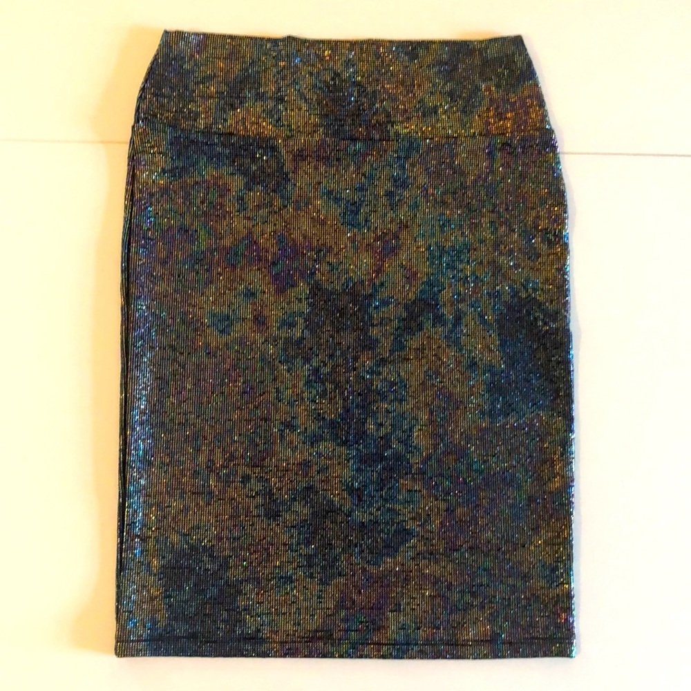 EUC Lularoe Cassie “oil slick” skirt